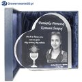 kryształowa pamiątka komunijna z personalizacją zdjęciem dziecka oraz kielichem liturgicznym w 3D