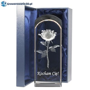  Wygrawerowana róża 3D z dedykacją idealnie nadaje się na wręczenie mamie na prezent z okazji dnia matki
