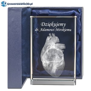 Prezent dla kardiologa szklana statuetka serce 3d grawerowane podziękowania
