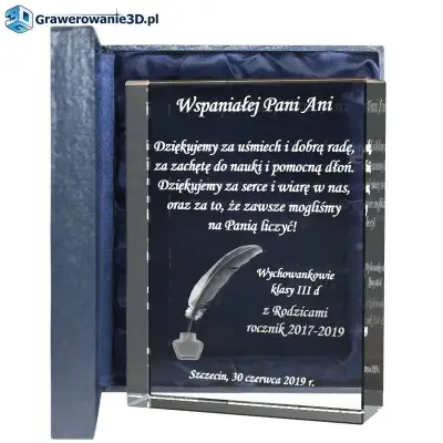 Dla wychowawcy pomysł na prezent - grawer 3D w szkle kryształowym
