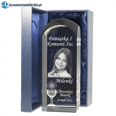 Pamiątka Pierwszej komunii Św. ze zdjęciem chłopca lub dziewczynki wygrawerowana w szkle