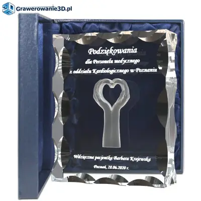 kryształ od pacjenta dla lekarza w podziękowaniu za udaną operację