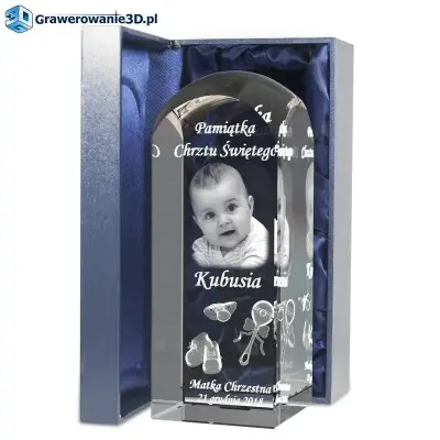 na chrzciny prezent dla chłopca w formie statuetki obelisk ze zdjęciem i grawerem