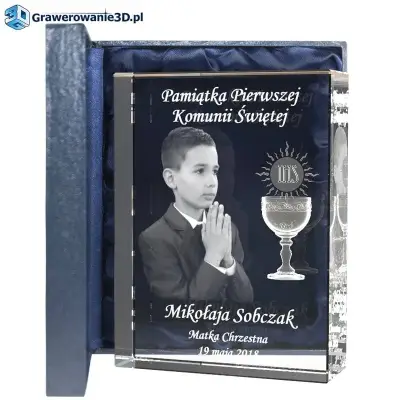 Pamiątka grawerowana w szkle dla chłopca na komunię