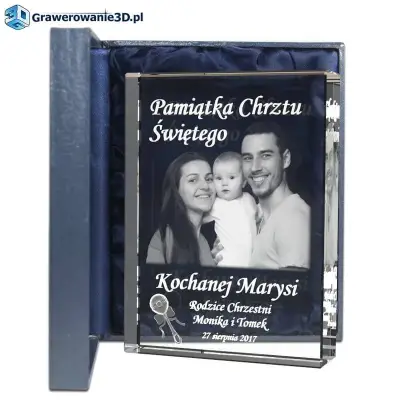 pamiątka chrztu grawer w statuetce, grawerowane zdjęcie w szkle