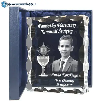 Piękna pamiątka dla chłopca na komunię . Grawerowane zdjęcie w szkle, grawer kielich liturgiczny - prezent
