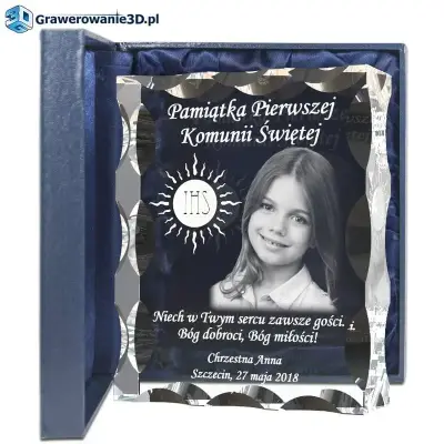 piękna szklana statuetka na komunię jako prezent - pamiątka dla dziewczynki