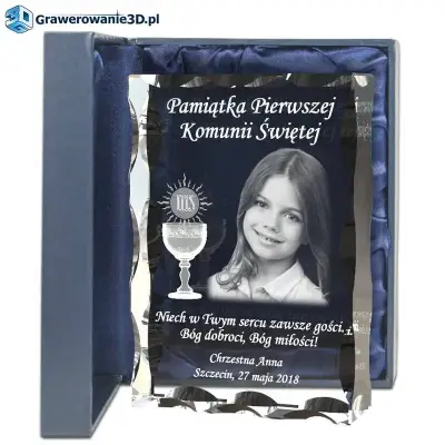 prezent na komunię dla dziewczynki ze zdjęciem wygrawerowanym wewnątrz kryształu