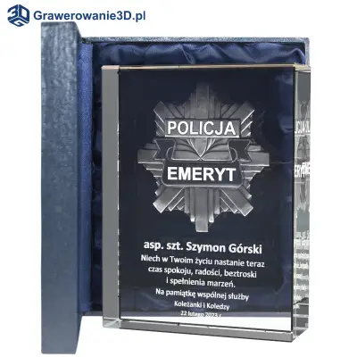 statuetka z grawerem dla policjanta emeryta