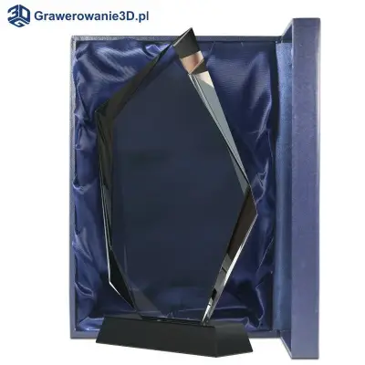Elegancka statuetka z grawerem wewnątrz