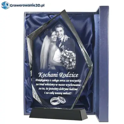 podziękowania-wiersz. Piękna szklana statuetka dla rodziców z grawerowanym zdjęciem w środku.