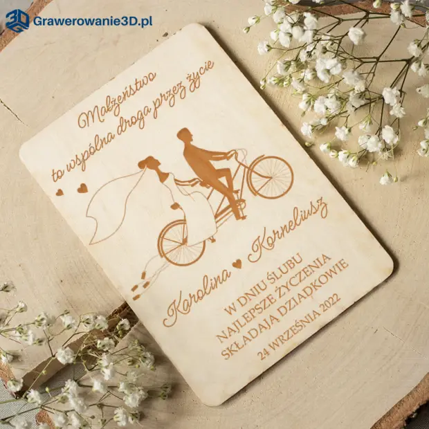 Drewniana kartka z grawerem na ślub