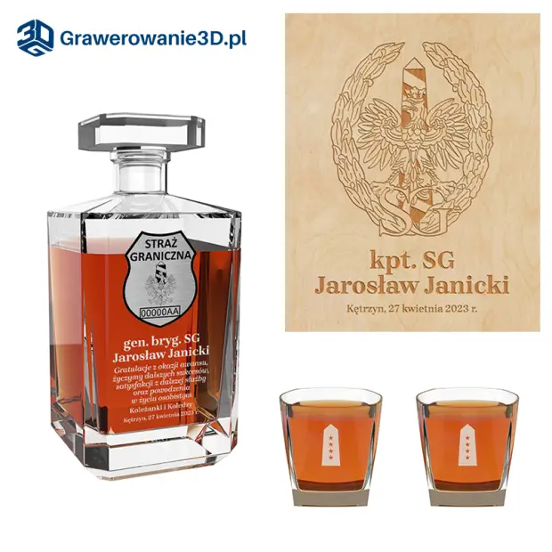 grawerowana odznaka straży granicznej na karafce wykonana ze srebrnego laminatu