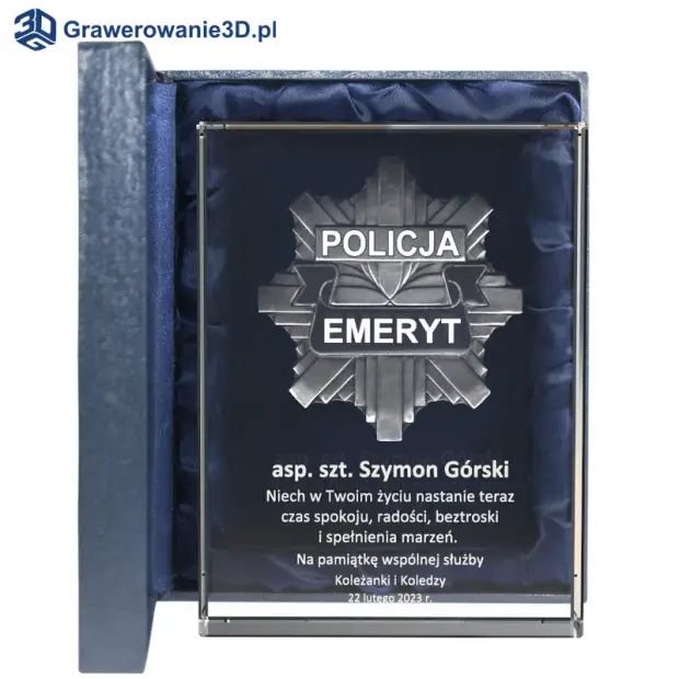 Kryształowa statuetka dla policjanta z grawerowaną odznaką 3D