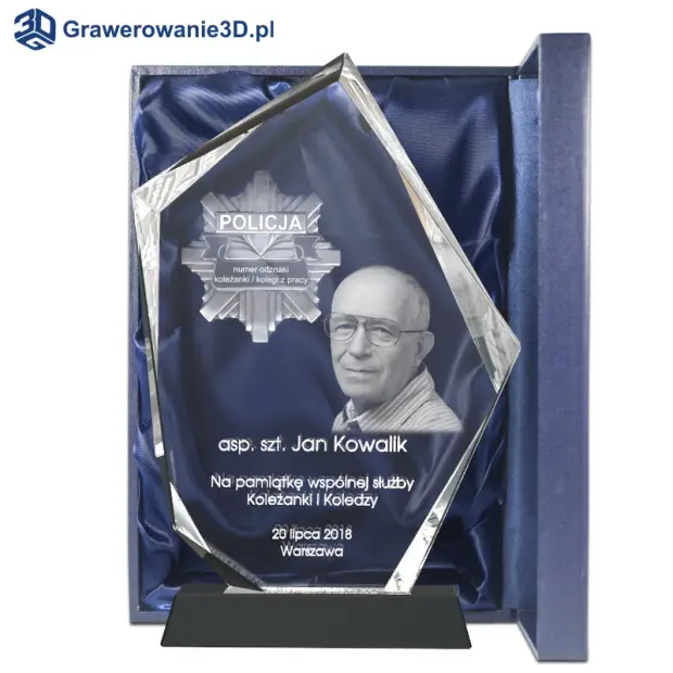 Prezent dla policjanta statuetka z odznaką 3D