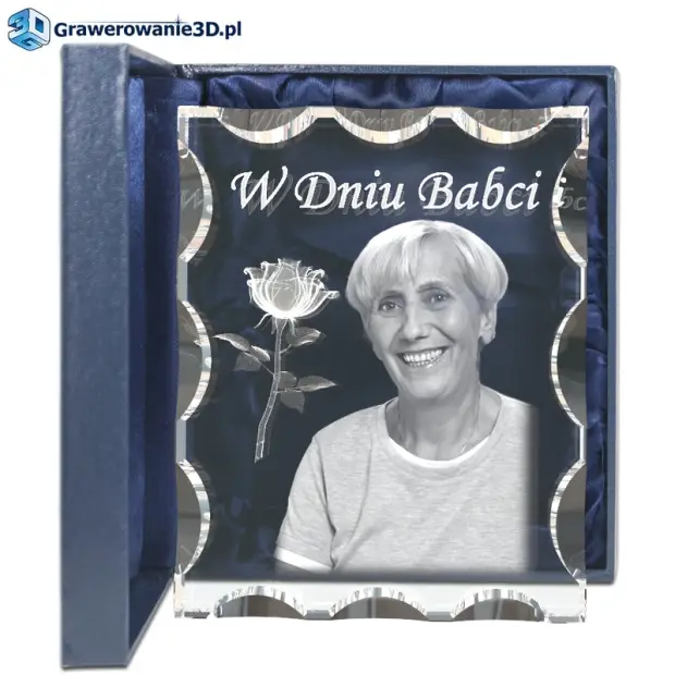 Piękny prezent dla Babci z ozdobną różą grawerowaną w technice 3D wraz z Twoją dedykacją!