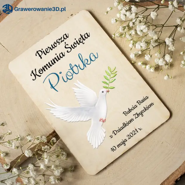 drewniana kartka z nadrukiem na pierwszą komunię świętą