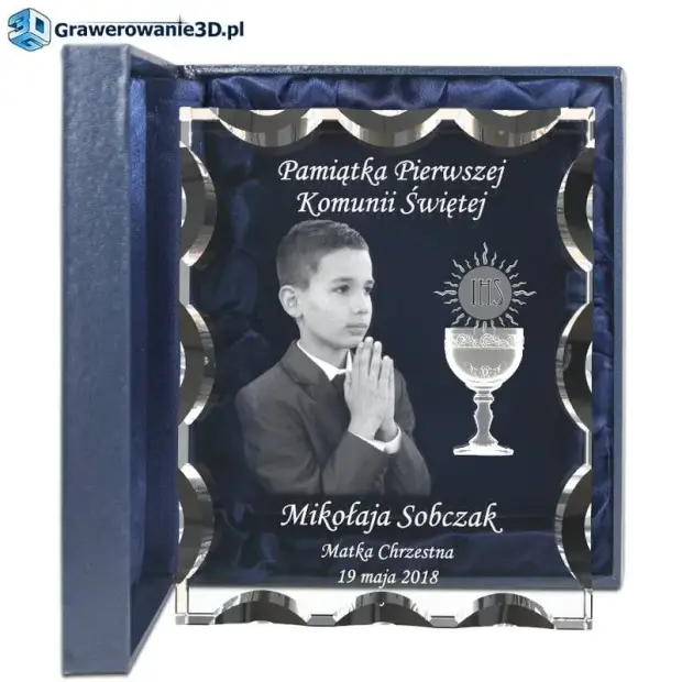 Szklana statuetka dla chłopca, i komunia, pamiątka dla chłopaka