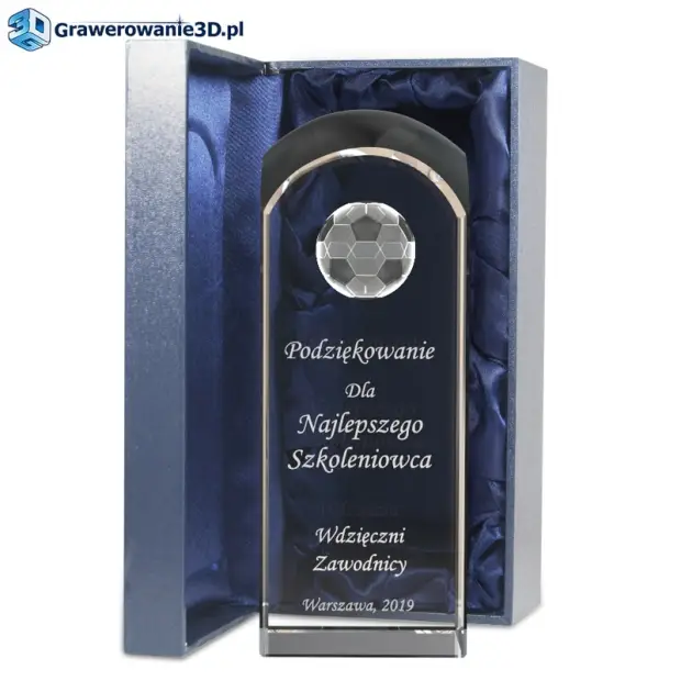 podziękowanie dla szkoleniowca w formie szklanej statuetki
