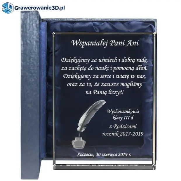 Pomysł na prezent dla wychowawcy - grawer wewnątrz kryształowej statuetki 3D - kałamarz z tekstem podziękowań dla wychow