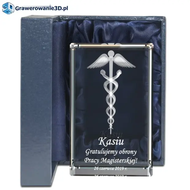Prezent dla magistra - grawer 3d eskulap w kryształowej statuetce z gratulacjami dla konkretnej osoby!