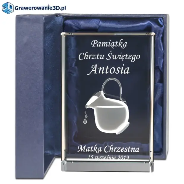 prezent na chrzest dla chłopca w formie szklanej statuetki z grawerem wewnątrz 3d naczynie na wodę święconą