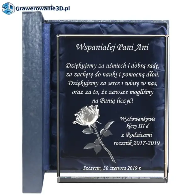 upominek dla wychowawczyni - trójwymiarowa róża wygrawerowana wewnątrz kryształowej statuetki z dowolną treścią podzięko