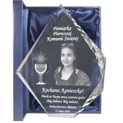 kryształowa statuetka ze zdjęciem na pamiątkę komunii Świętej