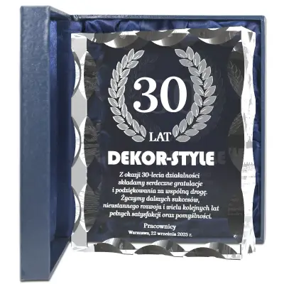 statuetka szklana na 30-lecie działalności firmy