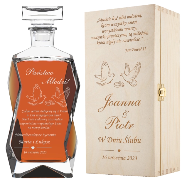 grawerowana karafka do whisky i skrzynka na ślub od rodziców