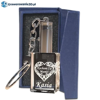 brelok szklany z diodą LED podświetlany grawer. Serce koronkowe. Grawer w szkle