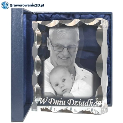 Kryształ ze zdjęciem to ponadczasowy prezent na dzień dziadka i babci. Nowoczesna technologia pomaga stworzyć prezent przyszłości! Wyjątkowy, pomysłowy i piękny!