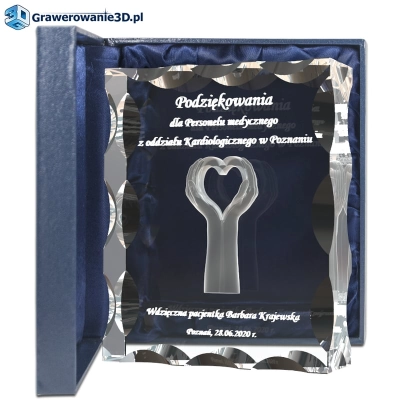 kryształ od pacjenta dla lekarza w podziękowaniu za udaną operację