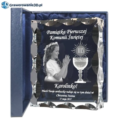 prezent na pamiątkę pierwszej komunii od chrzestnego