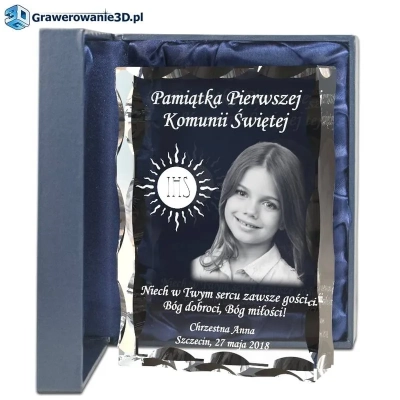 prezent od chrzestnej na komunię grawerowana statuetka