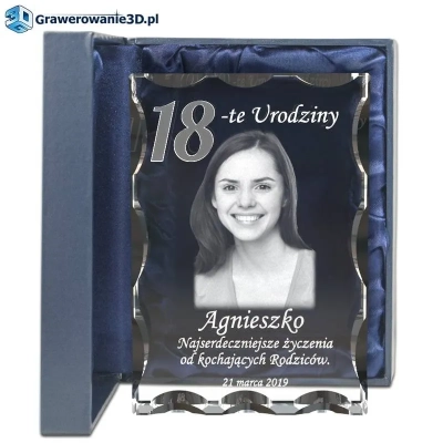Prezent od rodziców na 18 urodziny grawer w szkle
