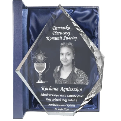 kryształowa statuetka ze zdjęciem na pamiątkę komunii Świętej