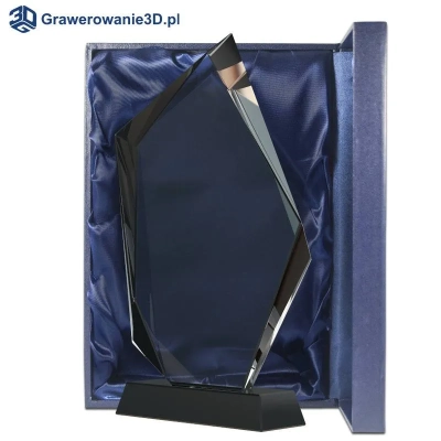 Elegancka statuetka z grawerem wewnątrz