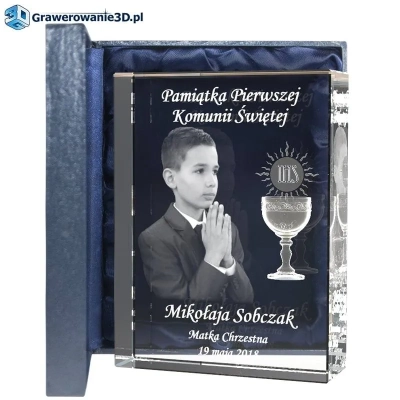 Pamiątka grawerowana w szkle dla chłopca na komunię