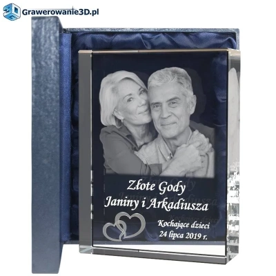 Na złote gody prezent - grawerowana statuetka szklana