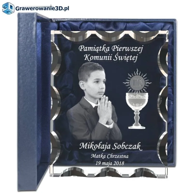 Szklana statuetka dla chłopca, i komunia, pamiątka dla chłopaka