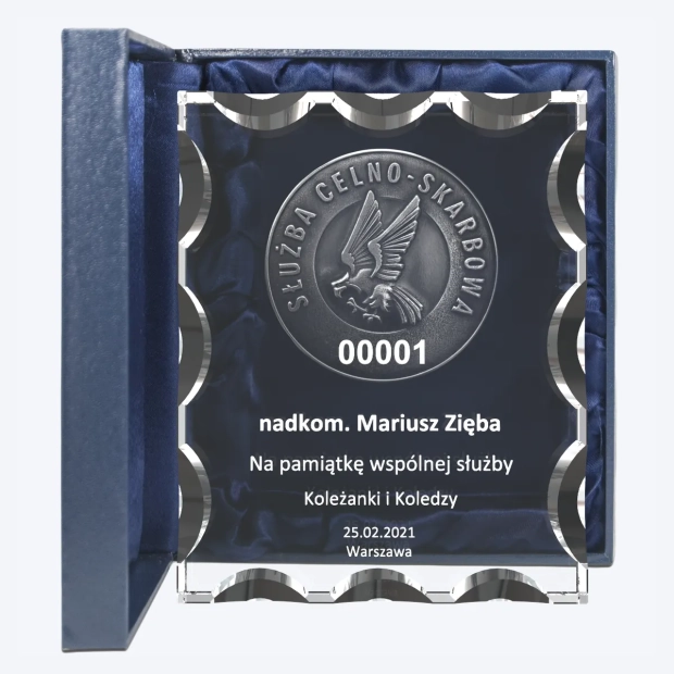 Statuetka dla funkcjonariusza Służby Celno-Skarbowej