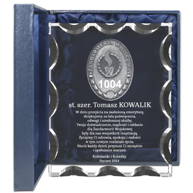 Grawerowana odznaka Żandarmerii Wojskowej w szkle