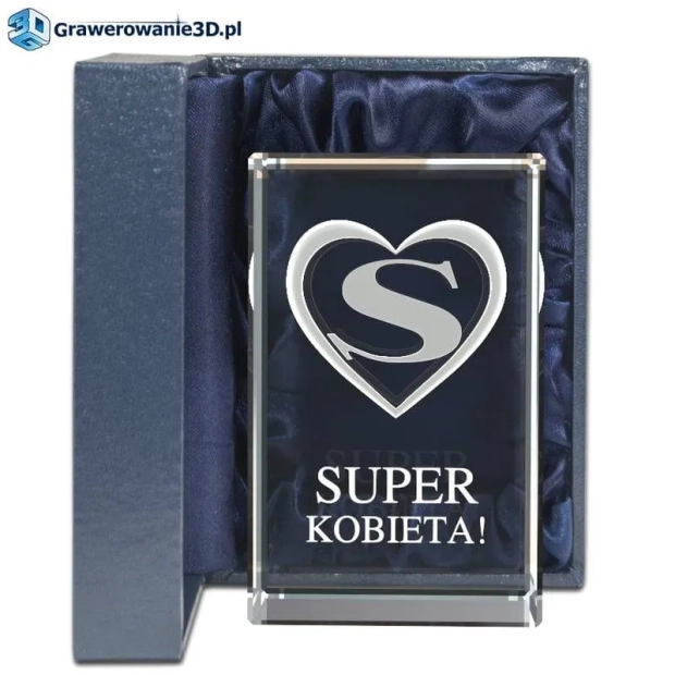 prezent dla kobiety na dzień kobiet, piękny grawer w szkle