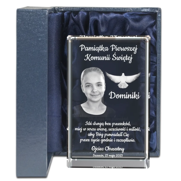 Fotokryształ na pamiątkę Komunii Świętej z grawerowanymi życzeniami od chrzestnego