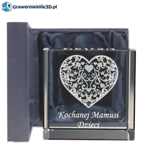 prezent na dzień matki dla mamy. Serce w 3D wewnątrz szkła kryształowego grawer w szkle