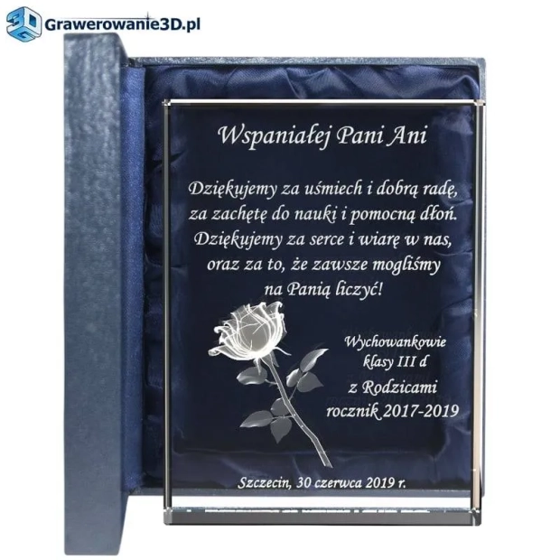 upominek dla wychowawczyni - trójwymiarowa róża wygrawerowana wewnątrz kryształowej statuetki z dowolną treścią podzięko