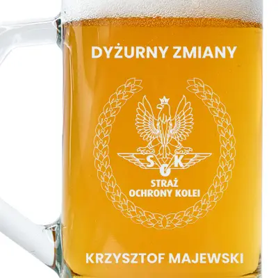 grawerowane logo Straż ochrony kolei na kuflu dla kolegi z pracy