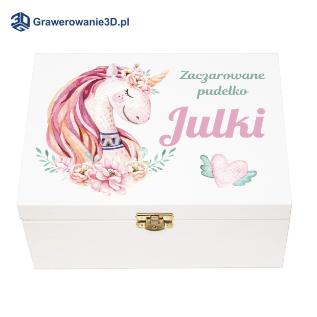 pudełko dla dziewczynki z jednorożcem, imieniem oraz dopiskiem zaczarowane pudełko